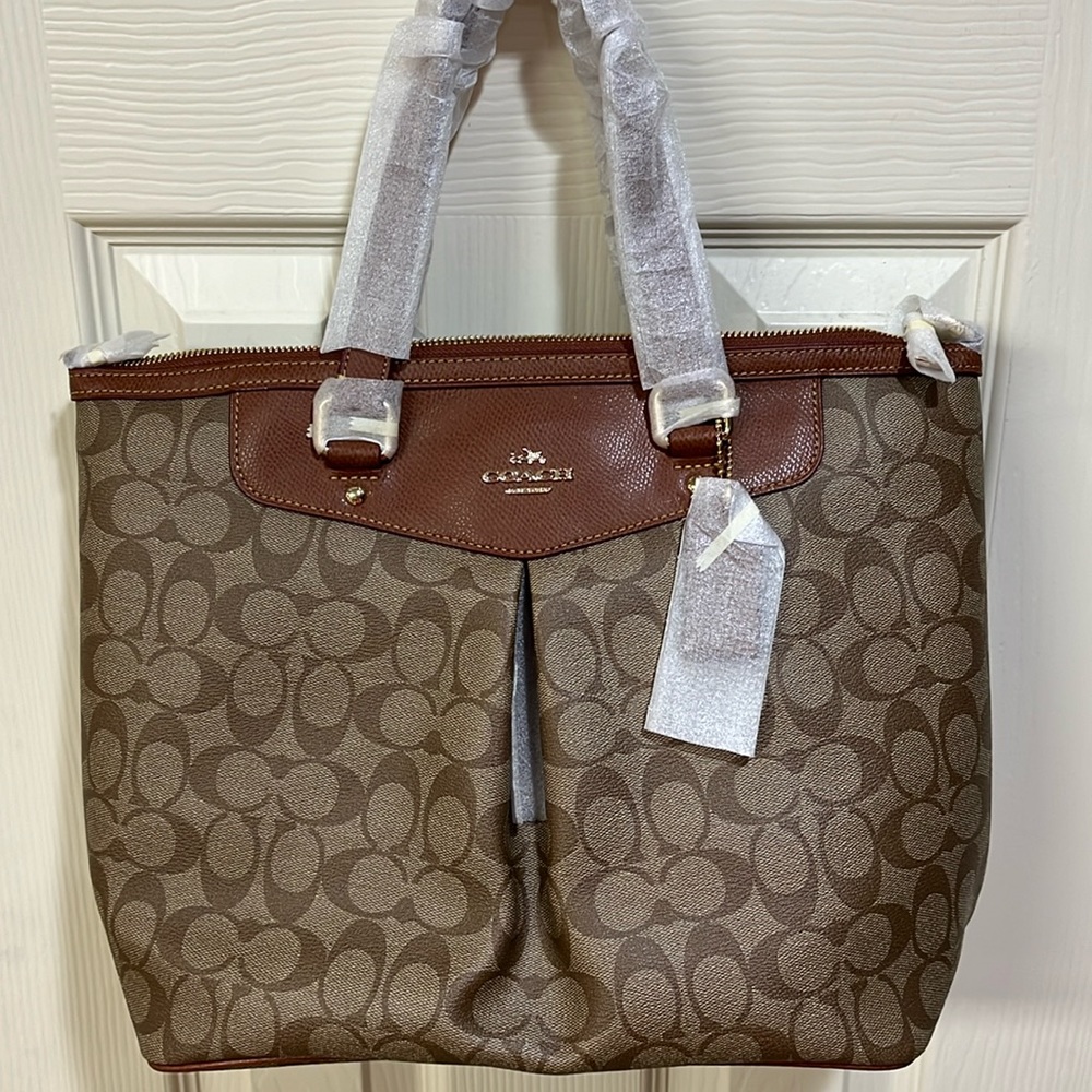 NWT coach signature pleat tote in khaki